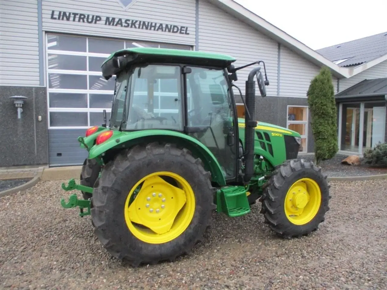 Billede 12 - John Deere 5067E  med koblings frit vendergear ved rattet og 40kmt gearkasse