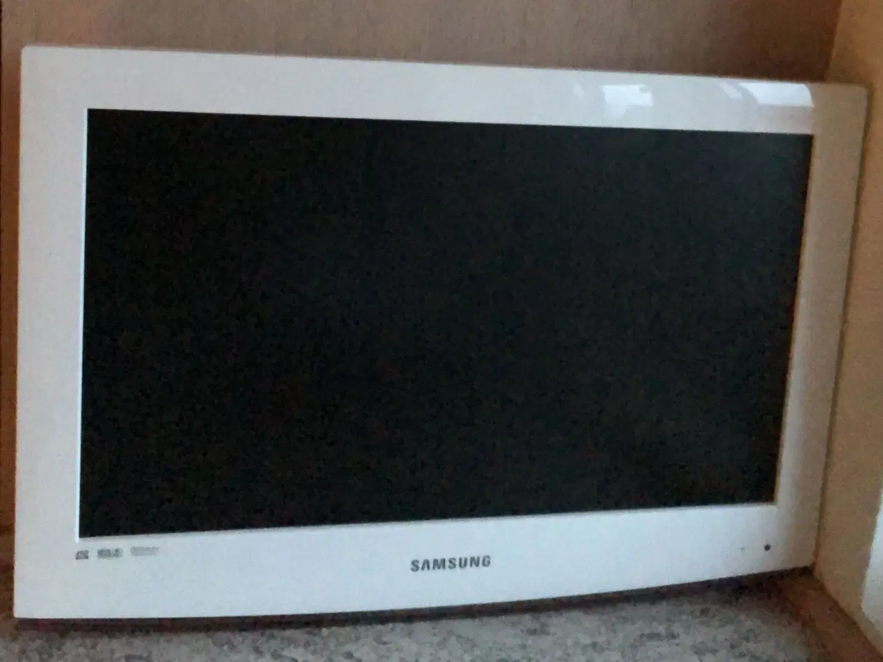 Billede 1 - Lille Samsung TV 22" med Stativ.  Hvidt design.
