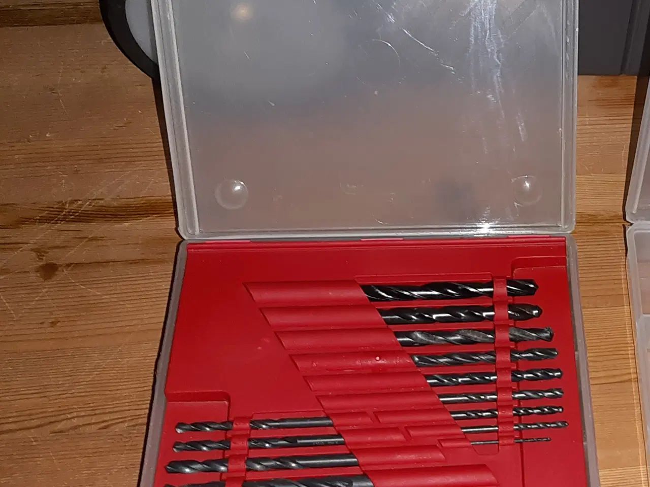 Billede 3 - Værktøj og værktøjskasse m hjul, brugt få gange.