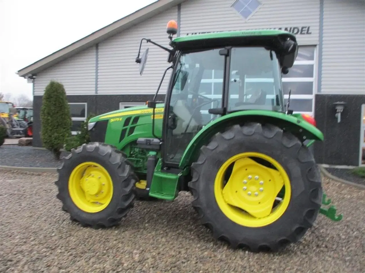 Billede 16 - John Deere 5075E  med koblings frit vendergear ved rattet og 40kmt gearkasse