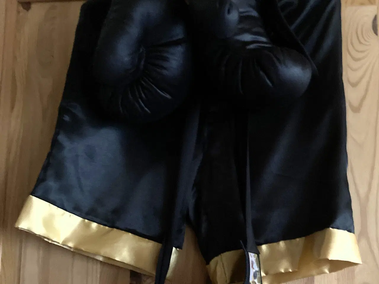 Billede 2 - Udklædningstøj str. 140