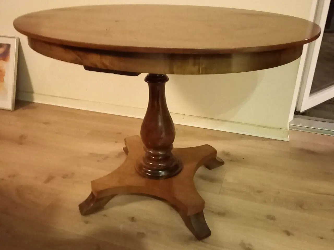 Billede 1 - Ovalt salonbord i Mahogni
