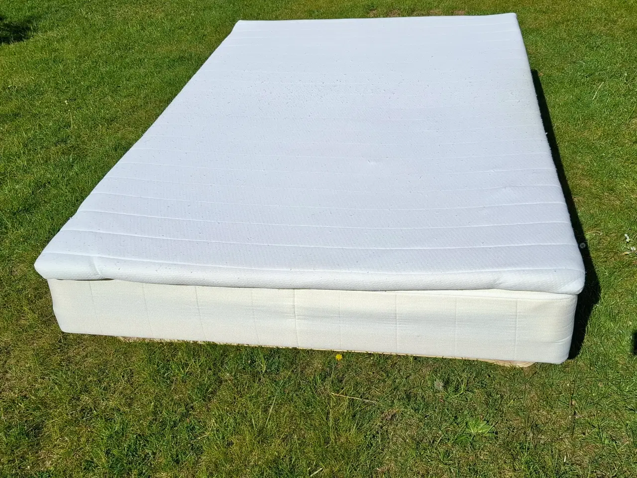 Billede 2 - Boxmadras 200x140 sælges
