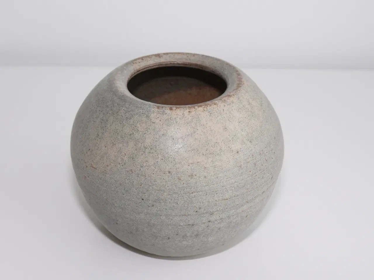 Billede 5 - Vase i keramik med grålig glasur – signeret