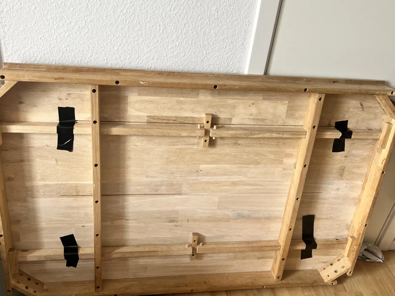 Billede 2 - Spisebord i lyst træ
