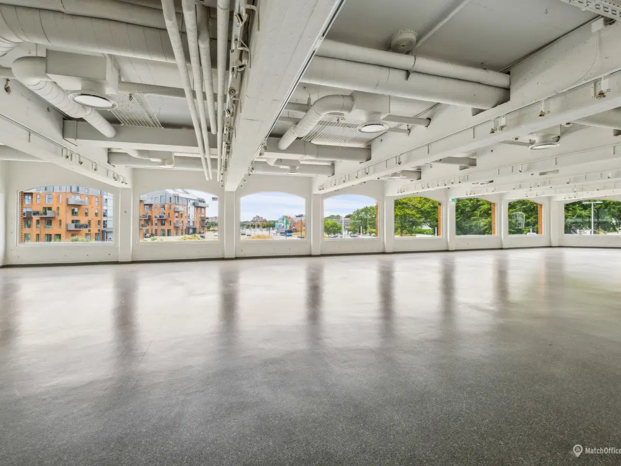 Billede 1 - Lejemål på 648 m² velegnet til butik, klinik eller andet lignende.