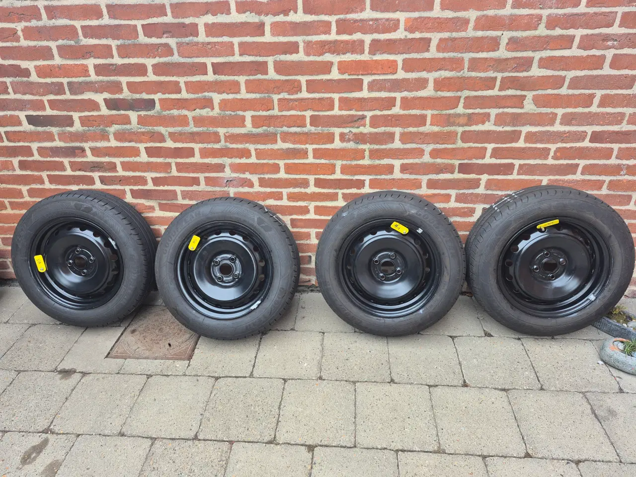 Billede 1 - Super dæk med fælge stadig 1 års garanti på dæk