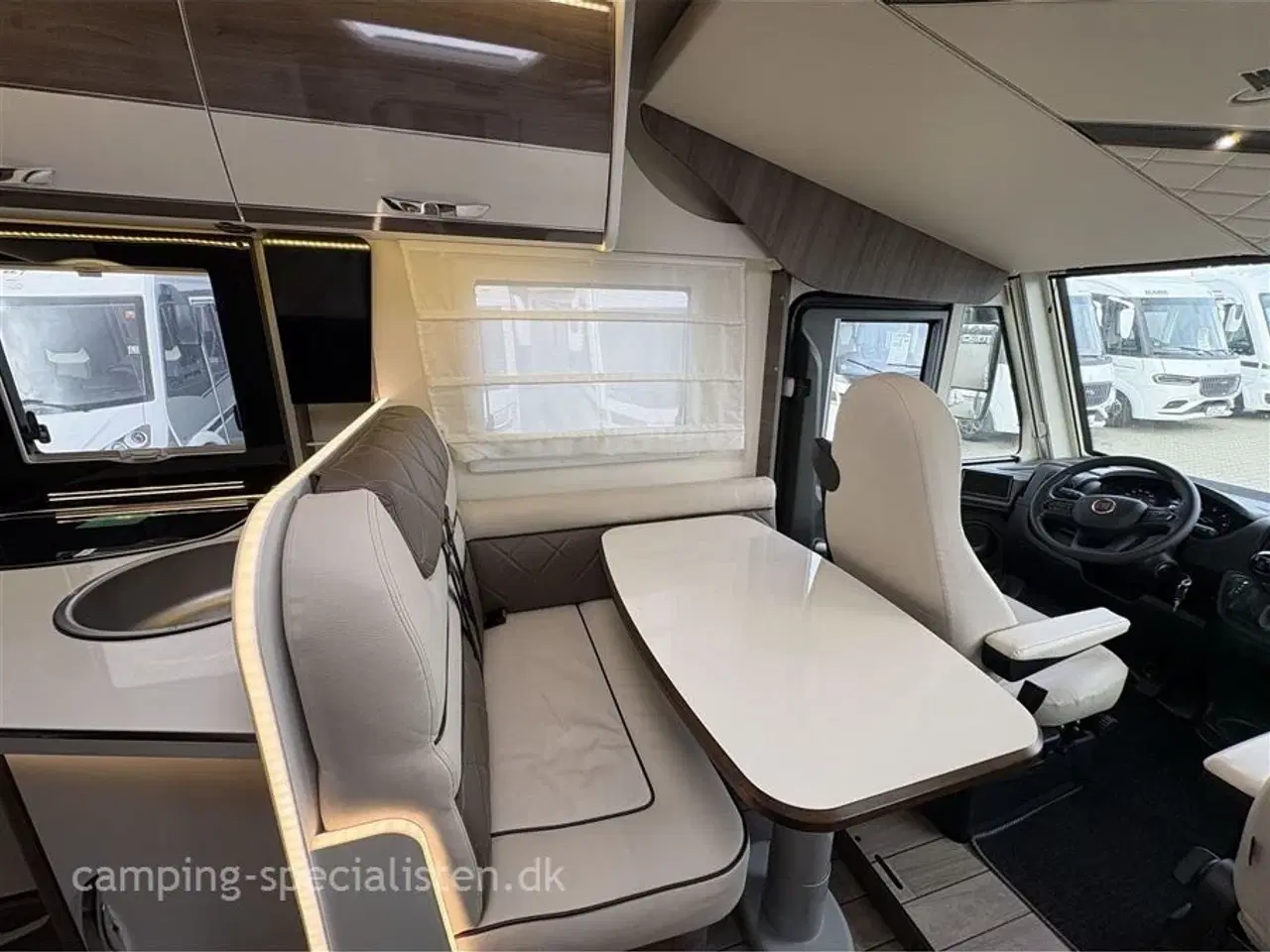 Billede 5 - 2024 - McLouis Nevis 879 G Matic   Mclouis Nevis 879G 2024 - Helintegreret autocamper - Se den nu hos Camping-Specialisten.dk