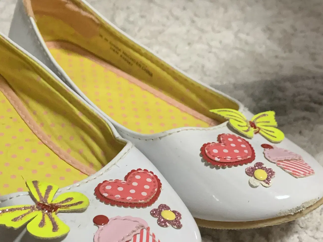 Billede 1 - Pige balletina sko med hjerte og sommerfugl