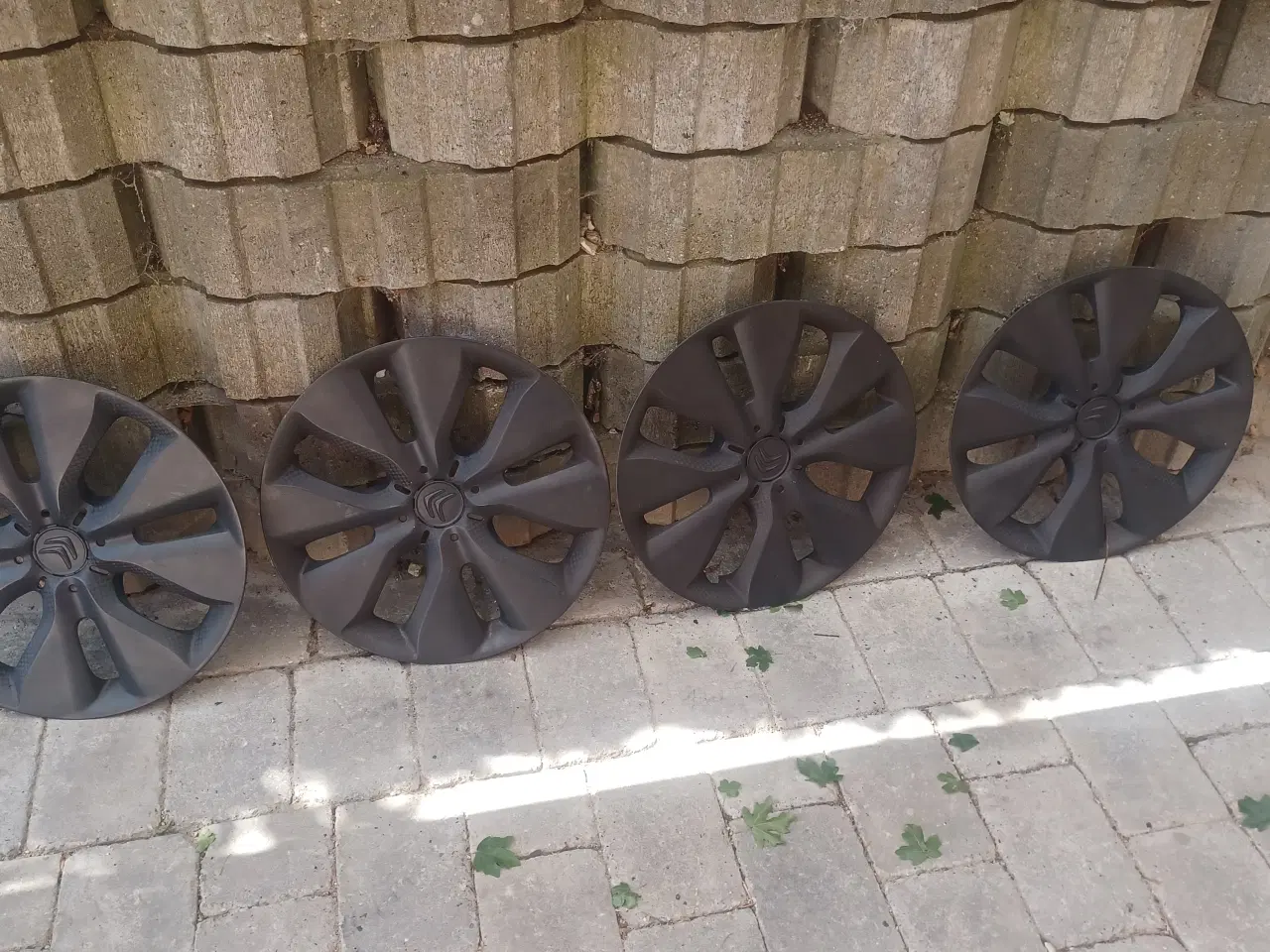 Billede 1 - Originale hjulkapsler.