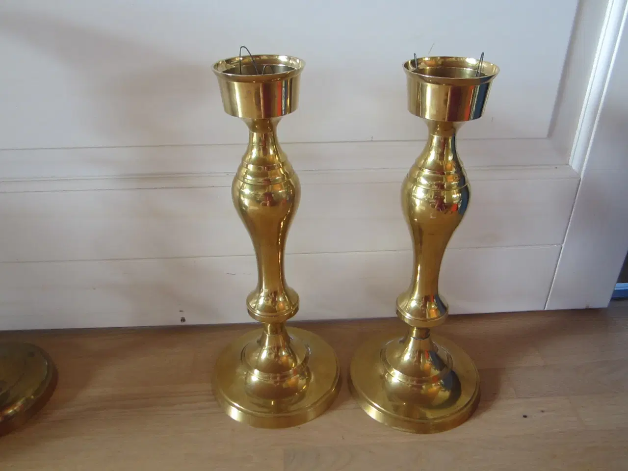 Billede 1 - 2 flotte messing lysestager vejer ca 1 kg pr stk, 