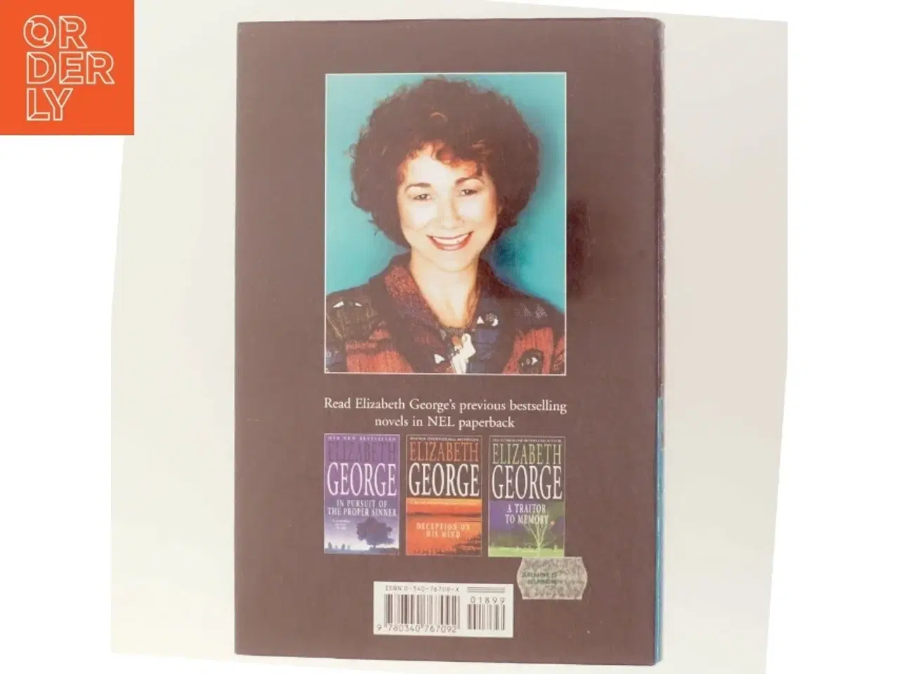 Billede 3 - A place of hiding af Elizabeth George (Bog)