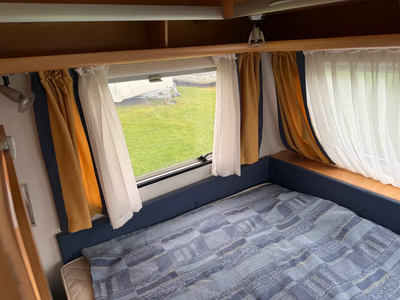 Billede 5 - 2005 Knaus sport 500. Køje