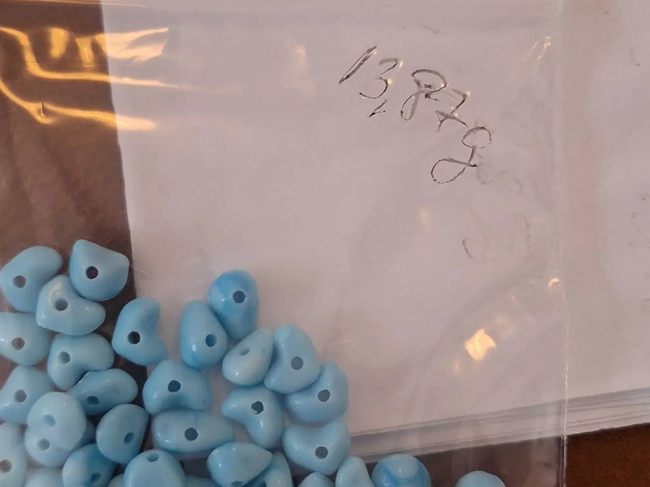 Billede 3 - Lyseblå perler 