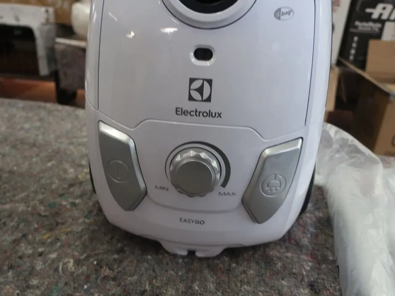 Billede 2 - Støvsuger ELECTROLUX EEG41IW