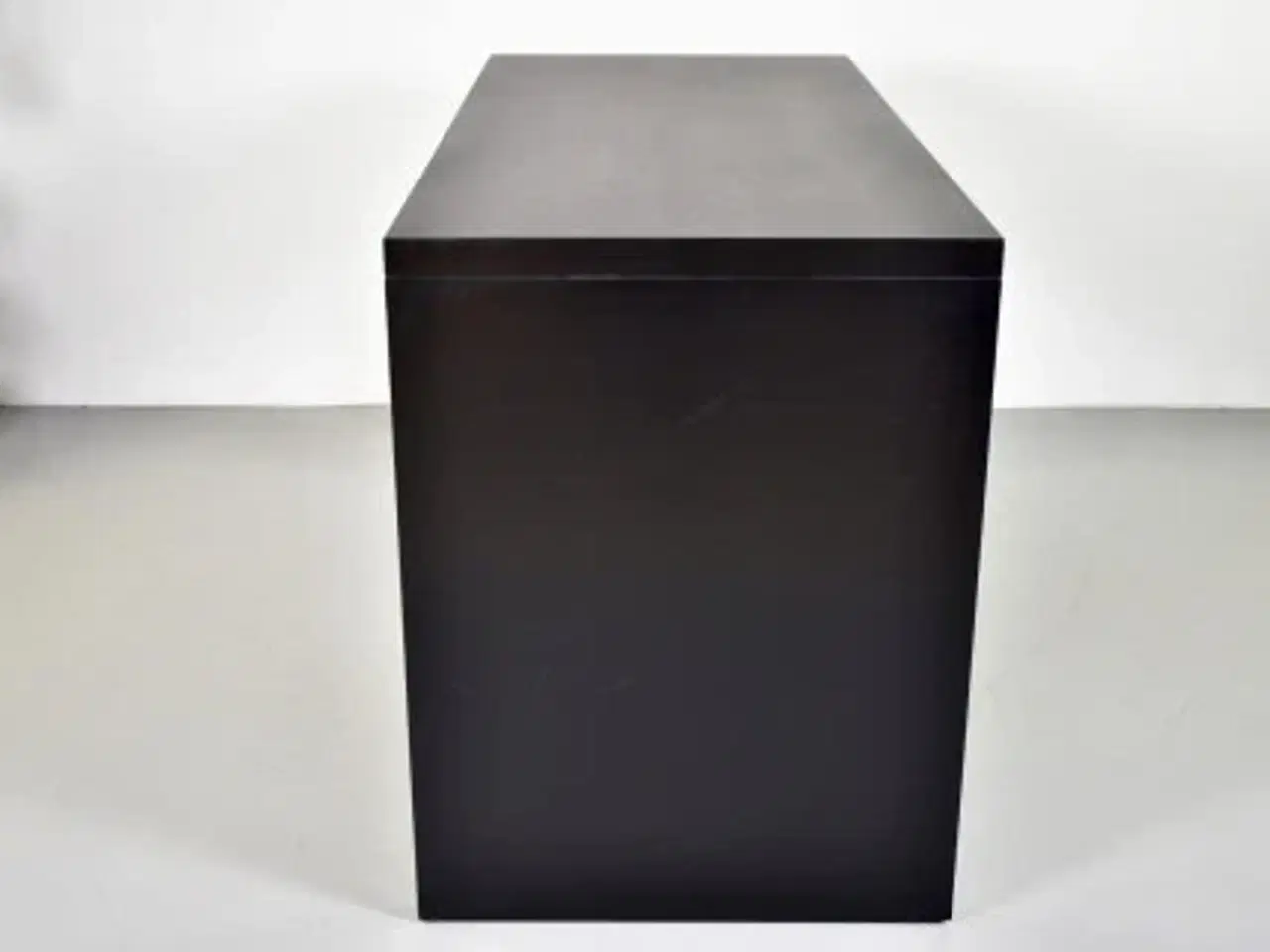 Billede 2 - Højbord/ståbord i sort linoleum med fodstøtte