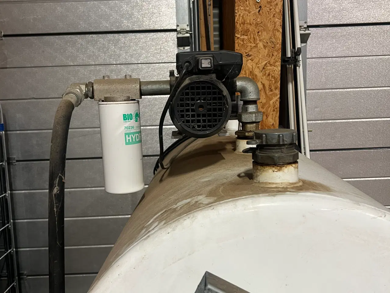 Billede 3 - Olietank med pumpe