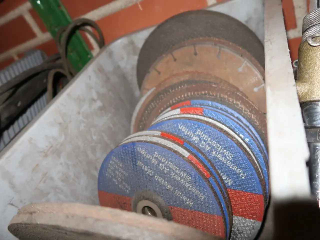 Billede 3 - Div. Skæreskiver, værktøj m.m.