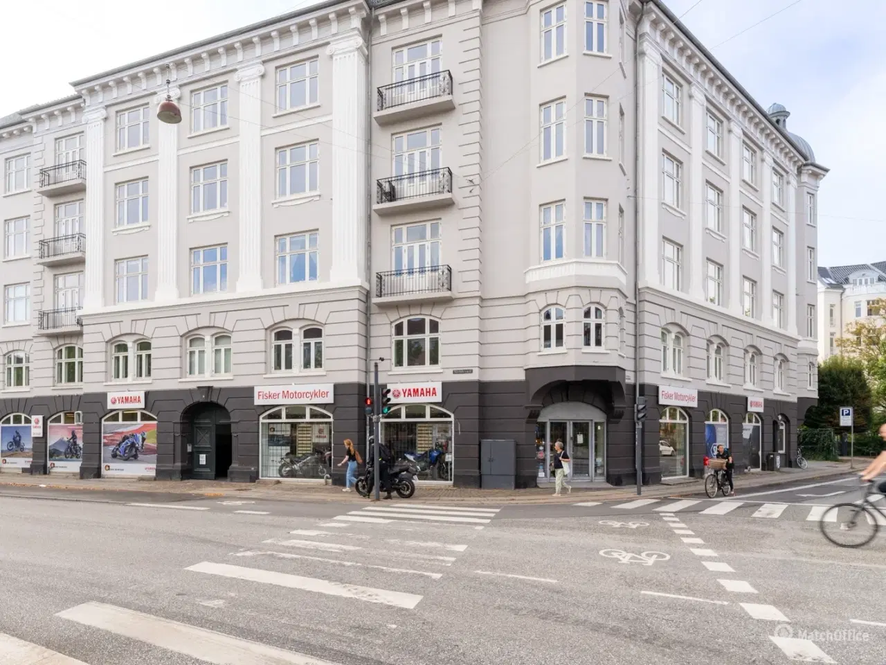 Billede 3 - Sjældent udbudt erhvervsandel med markant hjørneplacering