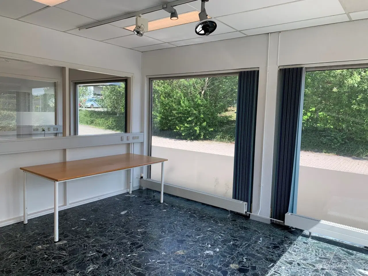 Billede 6 - Centralt beliggende lager med kontor - facade til Køge Bugt Motorvejen