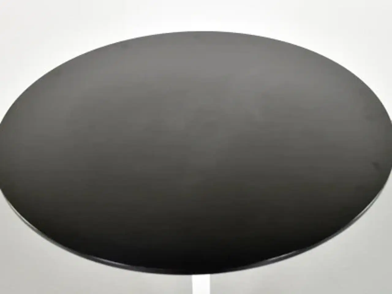 Billede 6 - Højt cafebord med sort plade og hvidt stel