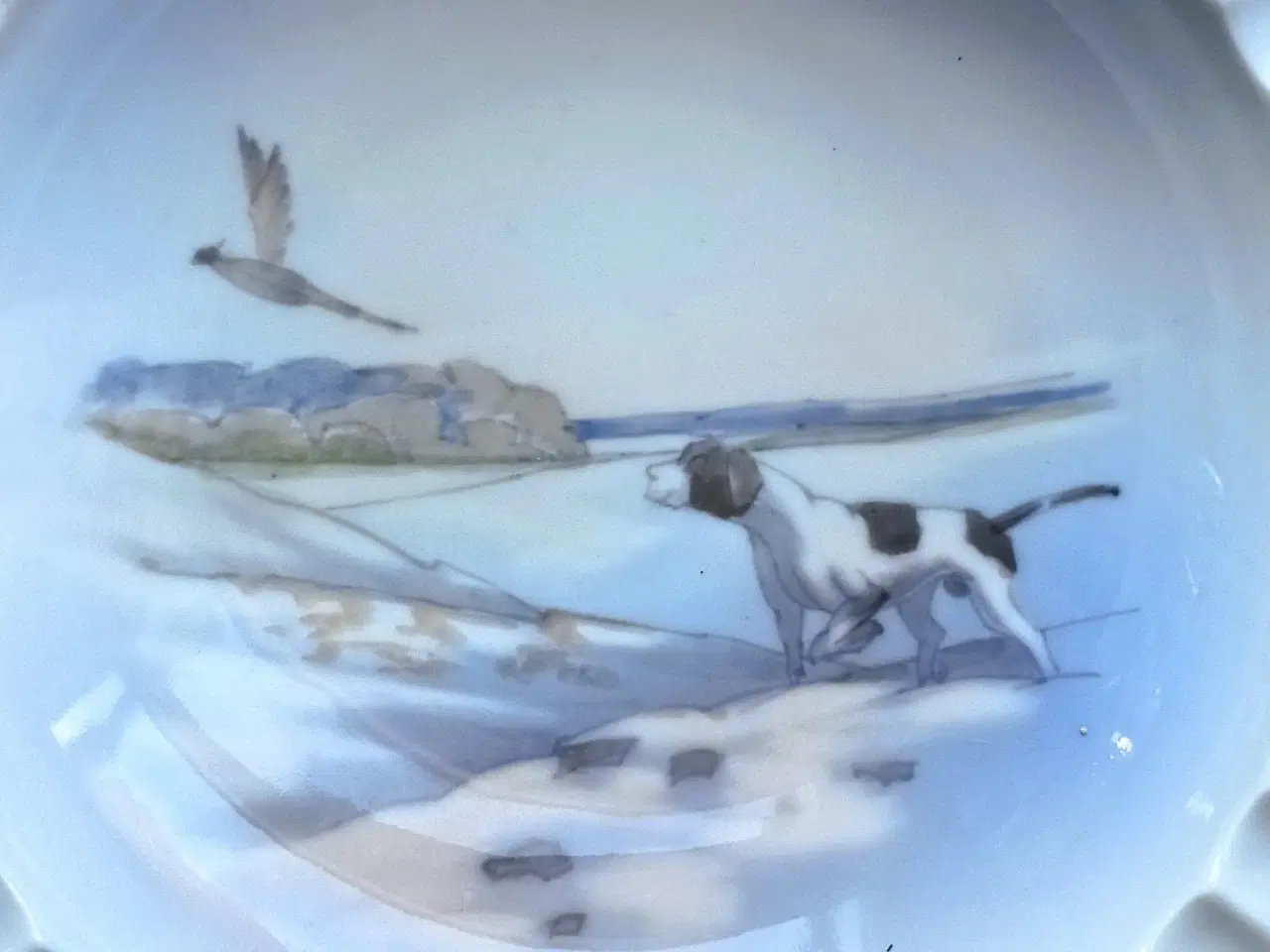 Billede 4 - Gaven til jægeren  - Royal Copenhagen fad