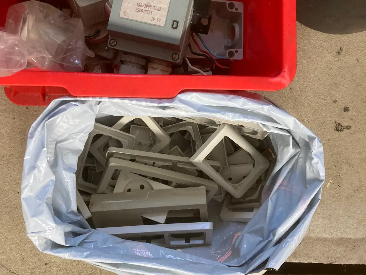 Billede 3 - Kontakter dåser