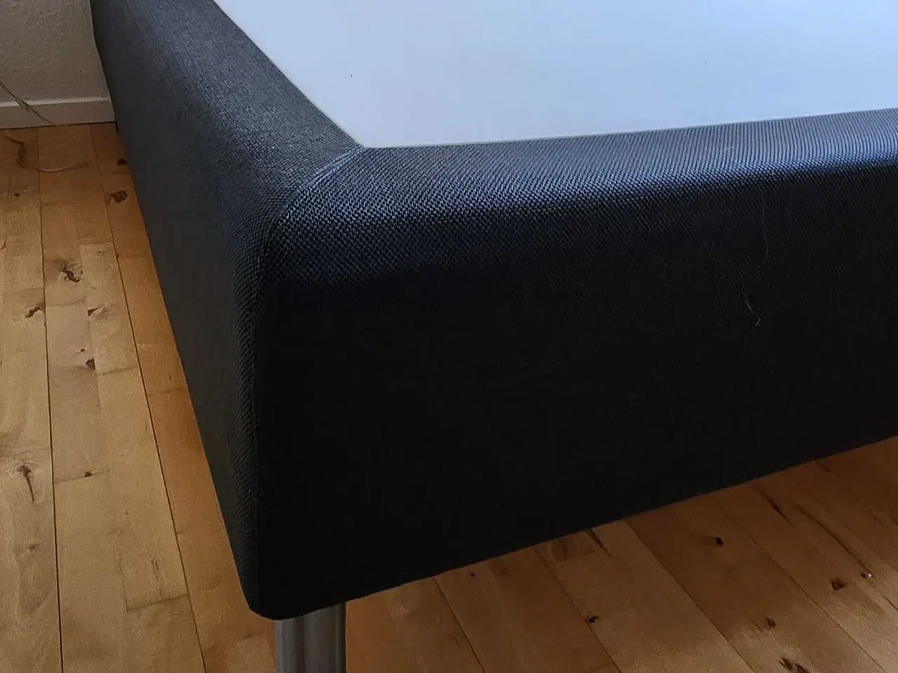 Billede 2 - Velholdt seng m. Topmadras