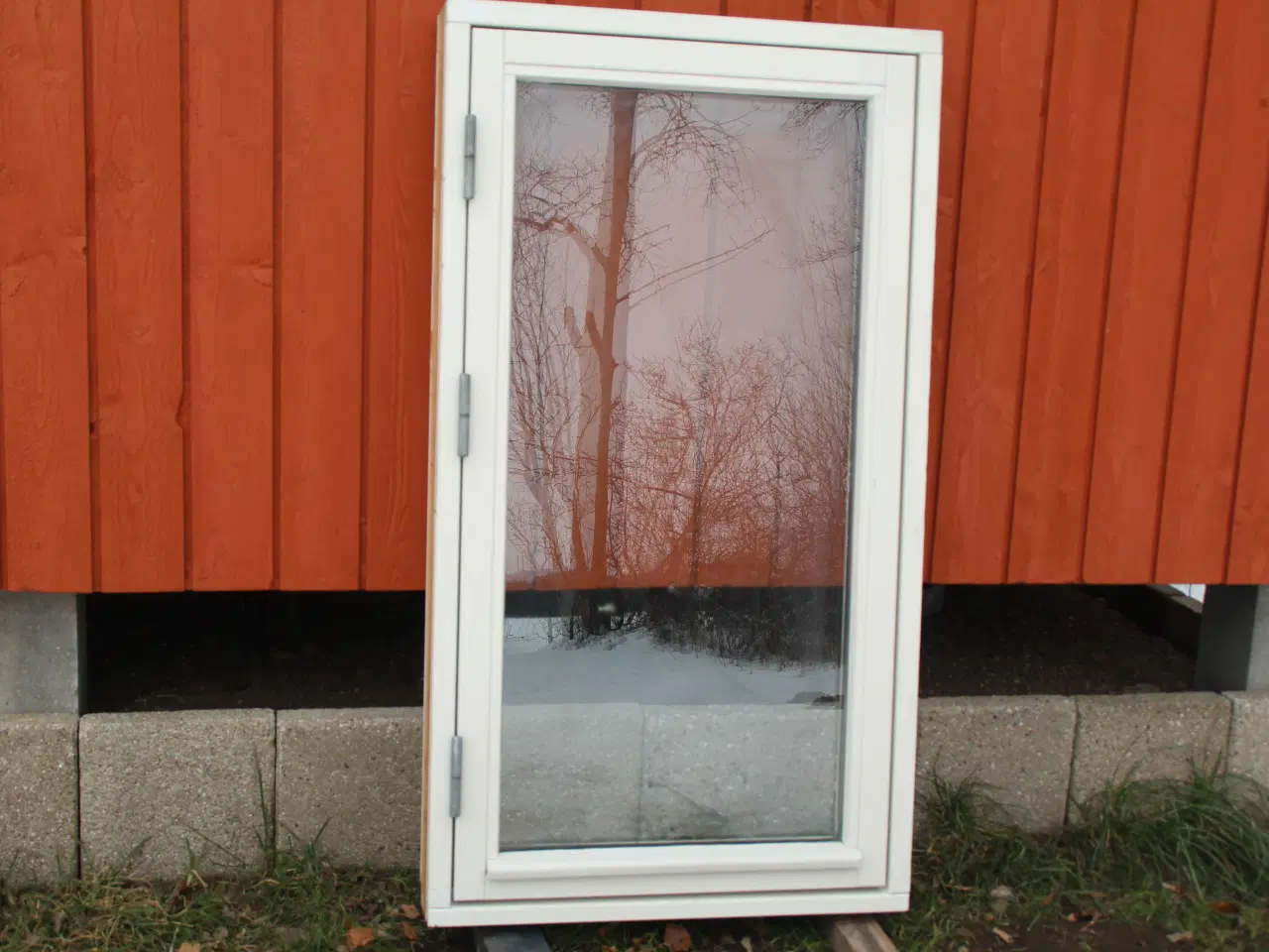 Billede 1 - Hvidt kvalitets termovindue 60x110 med karm.