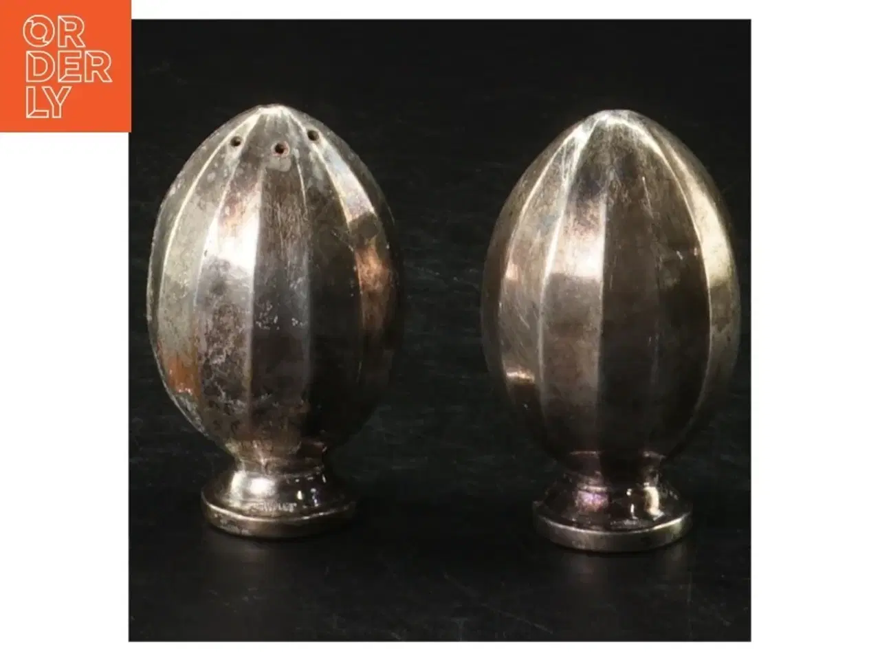 Billede 1 - Sølvfarvede salt- og peberbøsser (str. H. 6 cm)