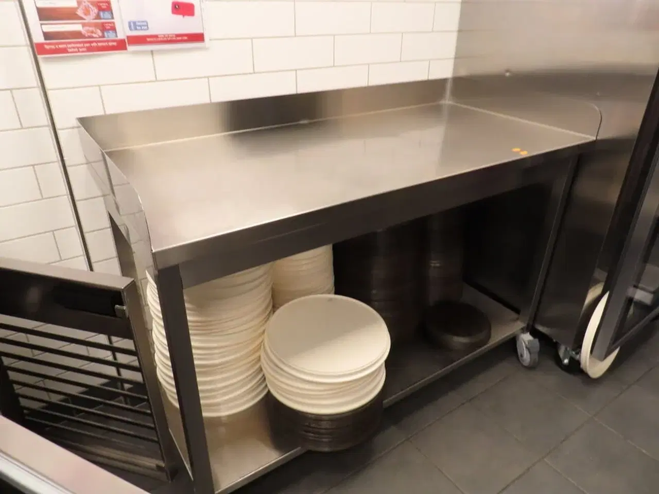 Billede 4 - Stålbord på hjul