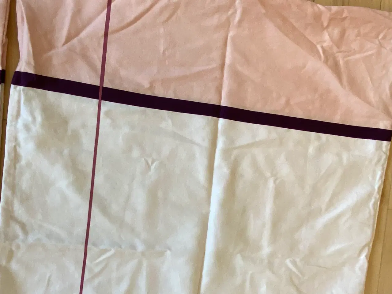 Billede 4 - To stk sengetøj 140x200 