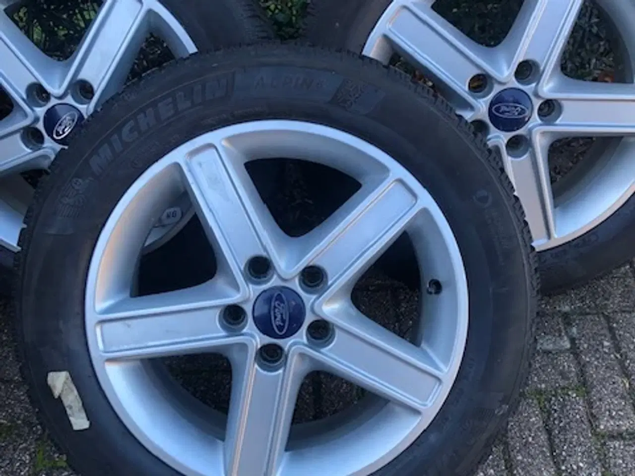 Billede 3 - Alufælge med dæk