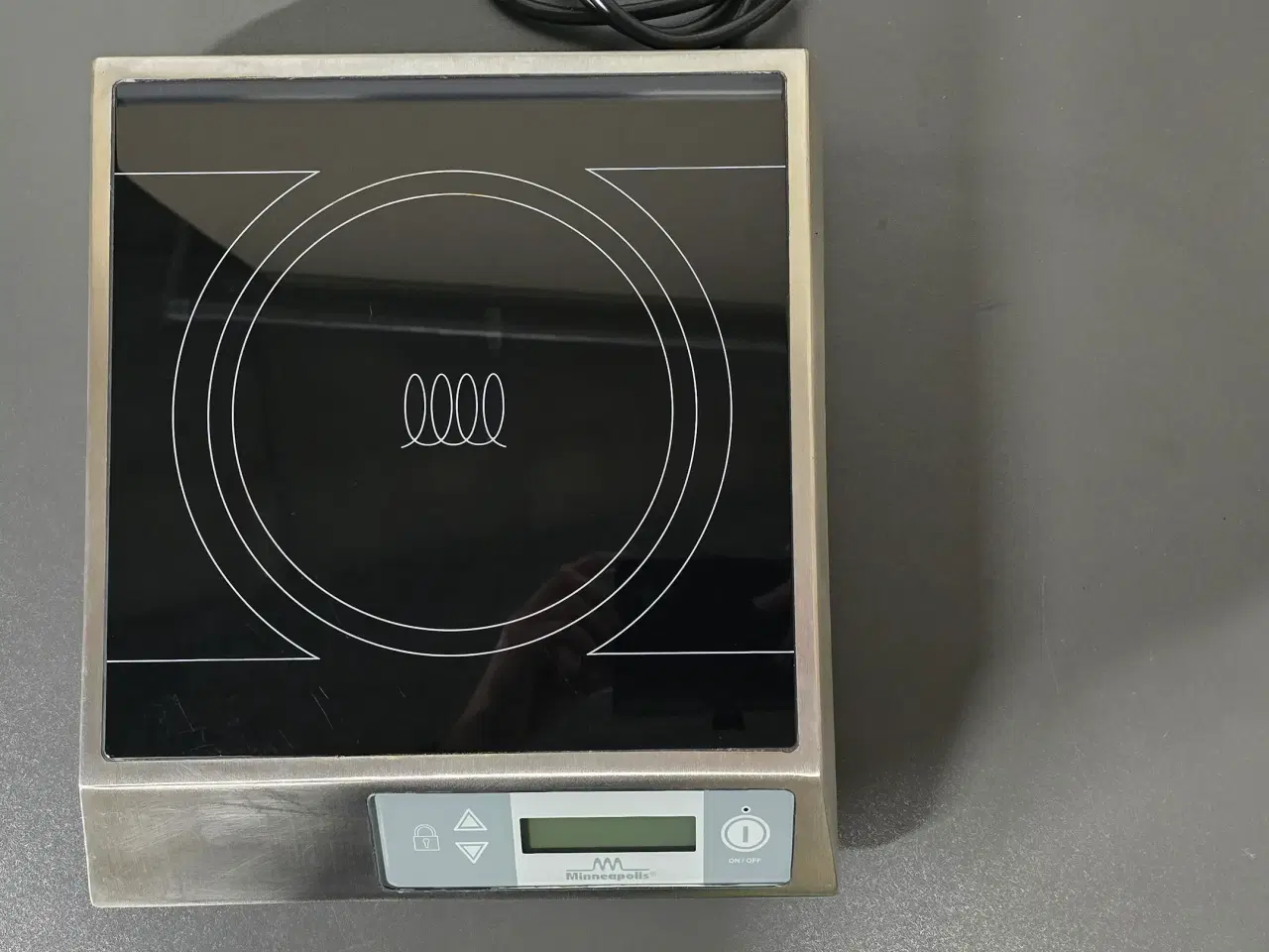 Billede 1 - 2 stk. Induktionskogeplader, bordmodel.