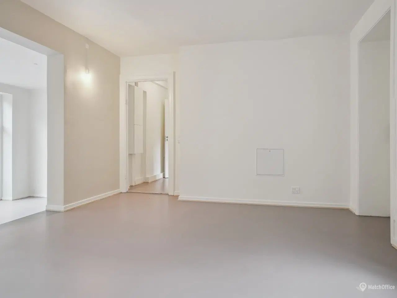 Billede 6 - Flot butik/klinik/Coffee shop med store facadevinduer –