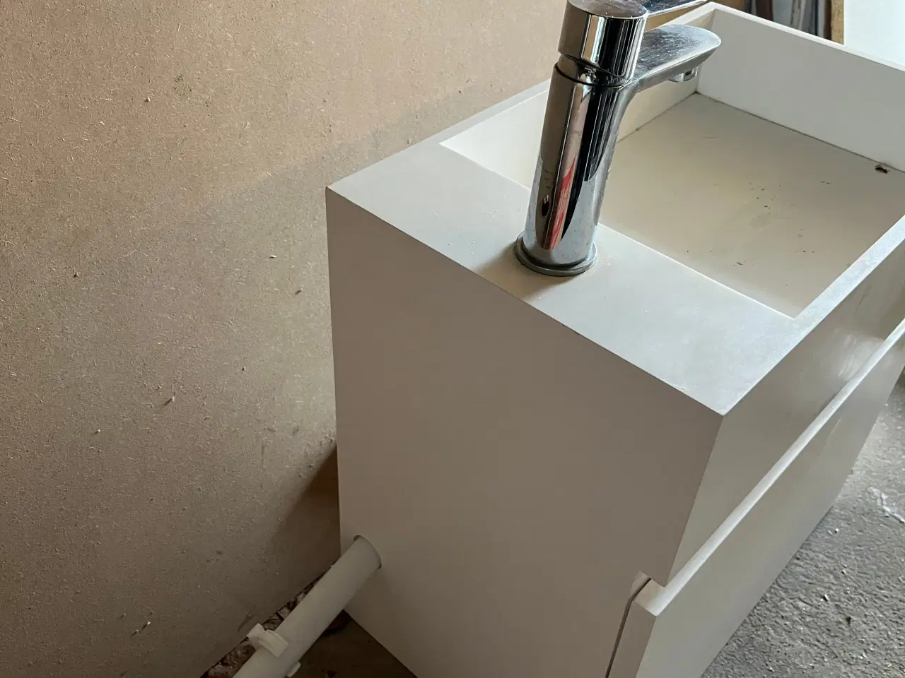 Billede 2 - Vaskmøbel med vask og armatur