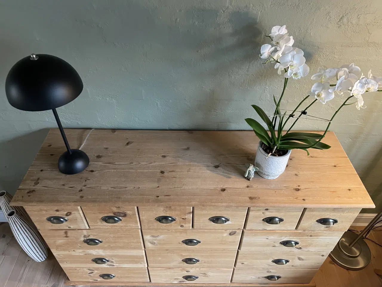 Billede 3 - Rummelig købmandsdisk 