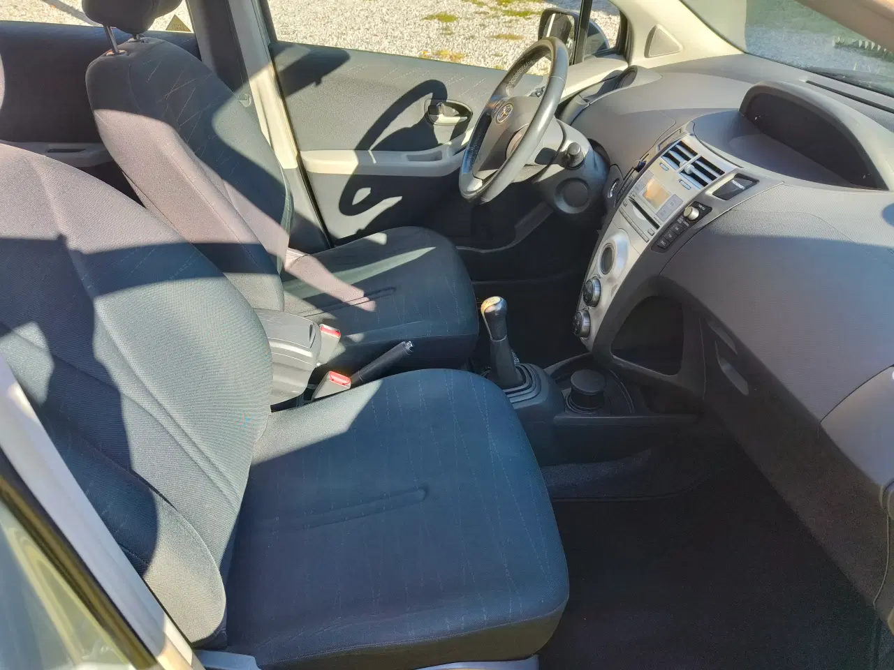 Billede 4 - Toyota Yaris 1,3 Sol, benzin