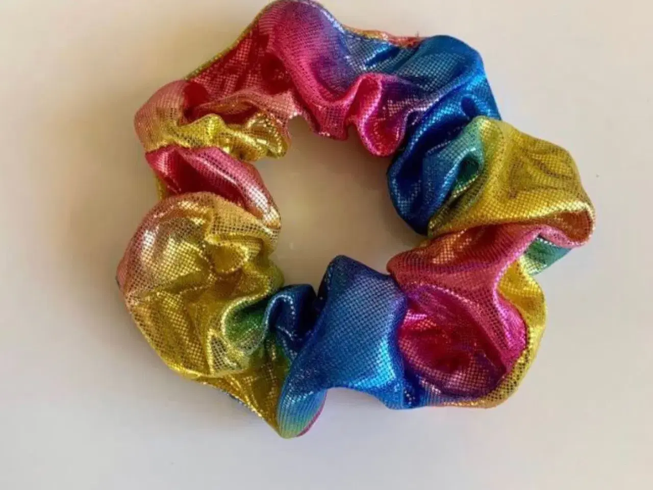Billede 5 - Scrunchie hårelastik med regnbue effekt 