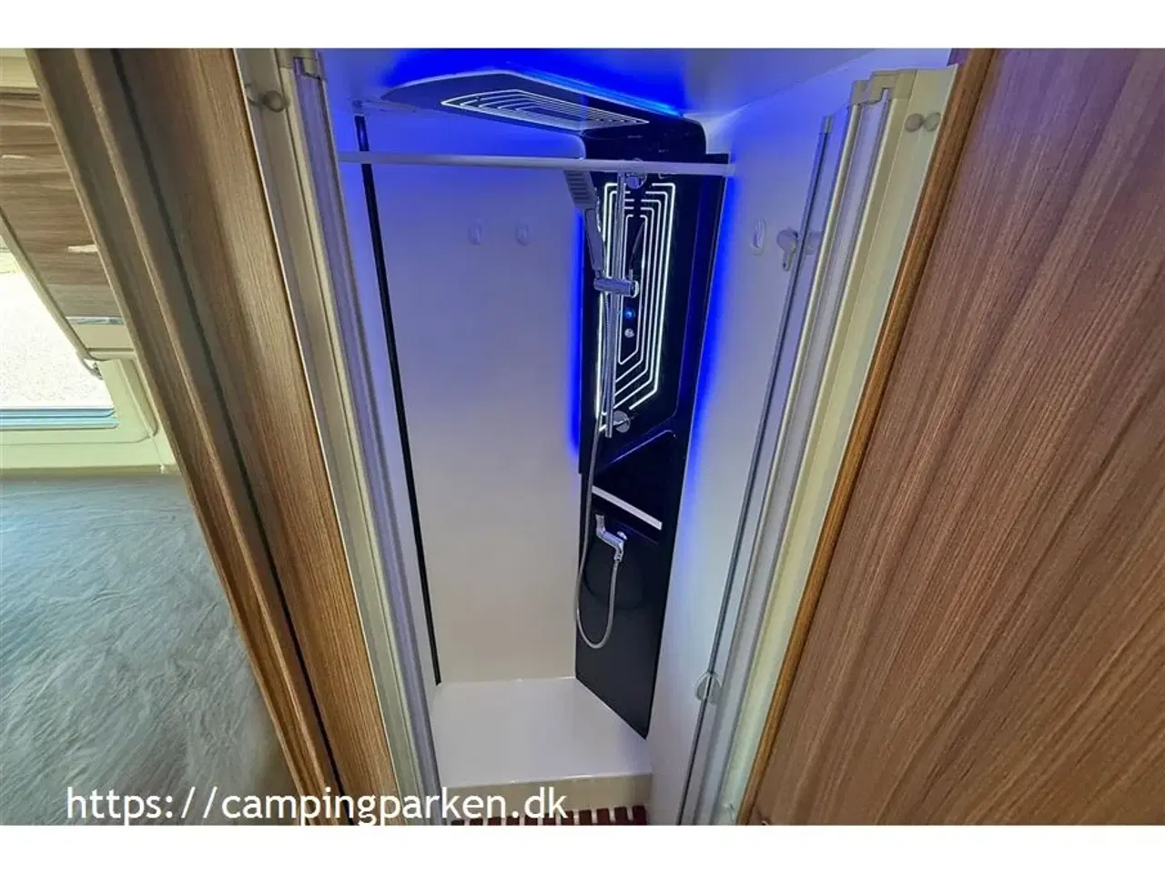 Billede 11 - 2022 - Euramobil Profila T 720 EB   En ægte tysk luksusvogn fra Euramobil. Lækkert interiør i klassiske farver og høj materiale kvalitet