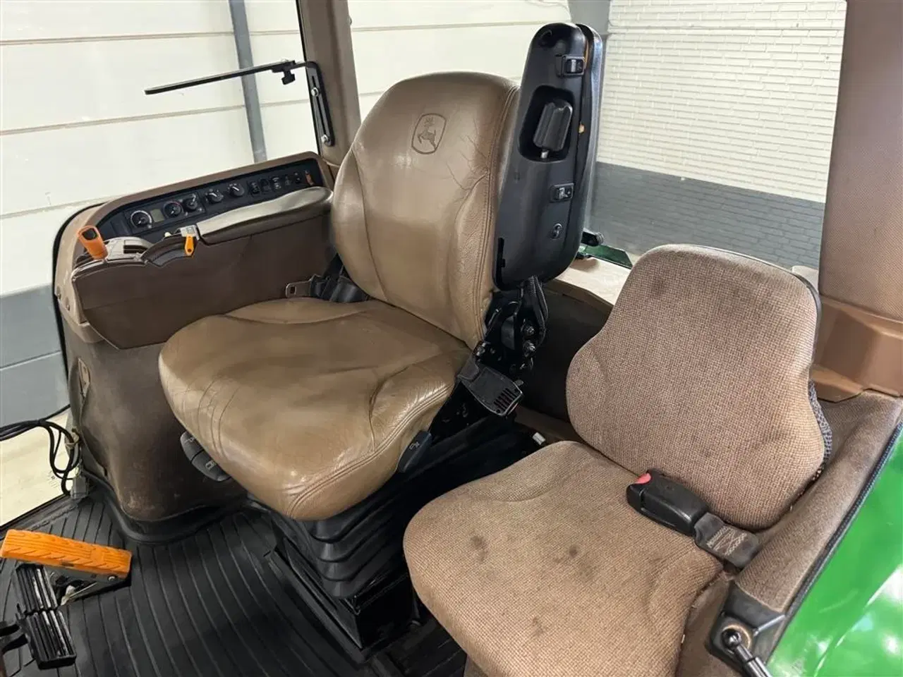 Billede 16 - John Deere 8530 Autopower Monteret med luft, frontlift og står på nye dæk.