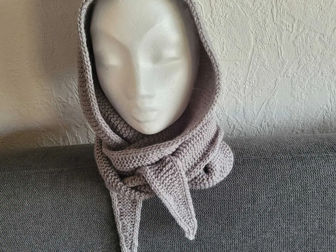 Billede 1 - Tørklæde med hue 