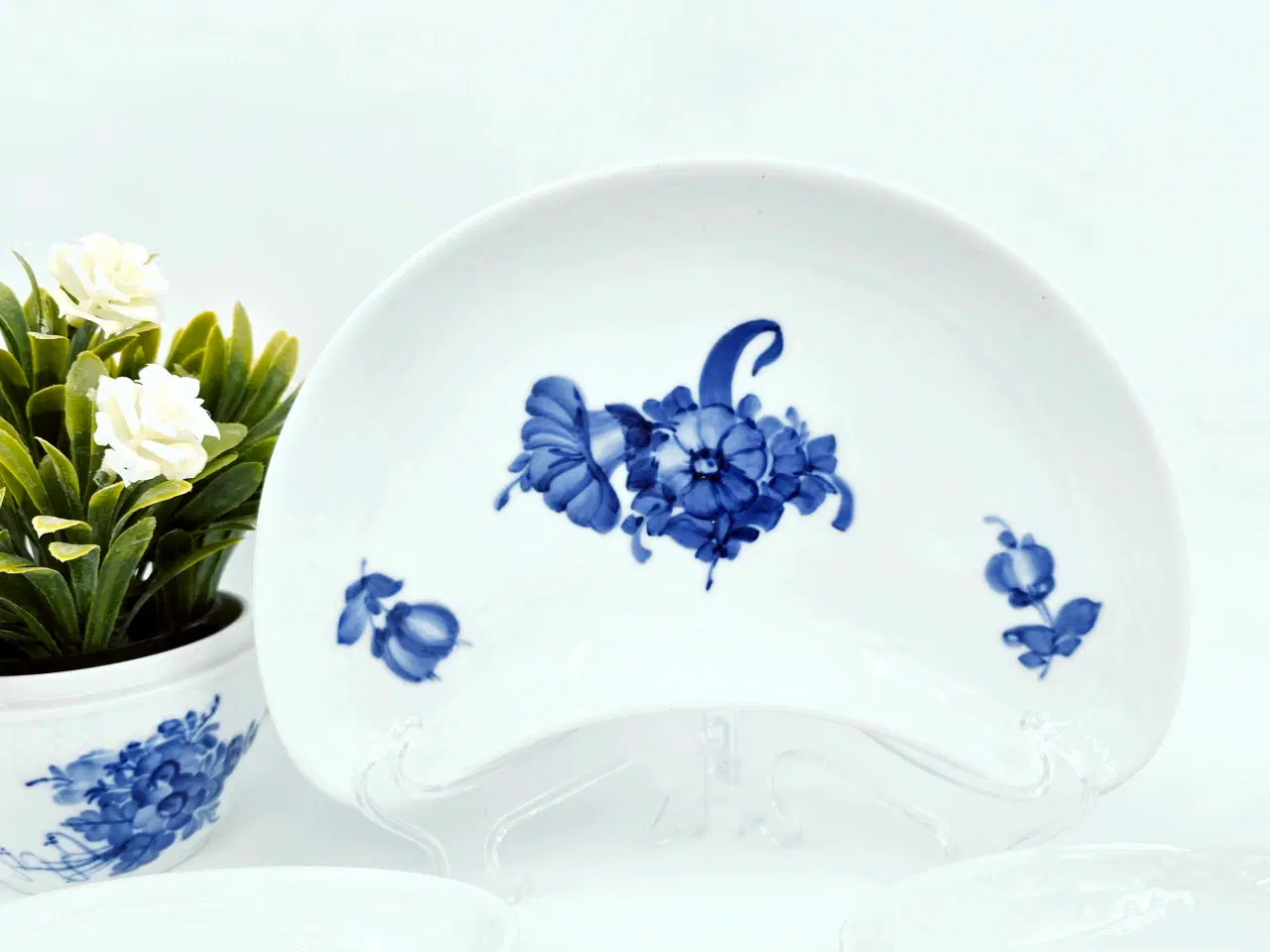 Billede 2 - Royal Copenhagen Blå Blomst Flettet Halvmåne Asiet