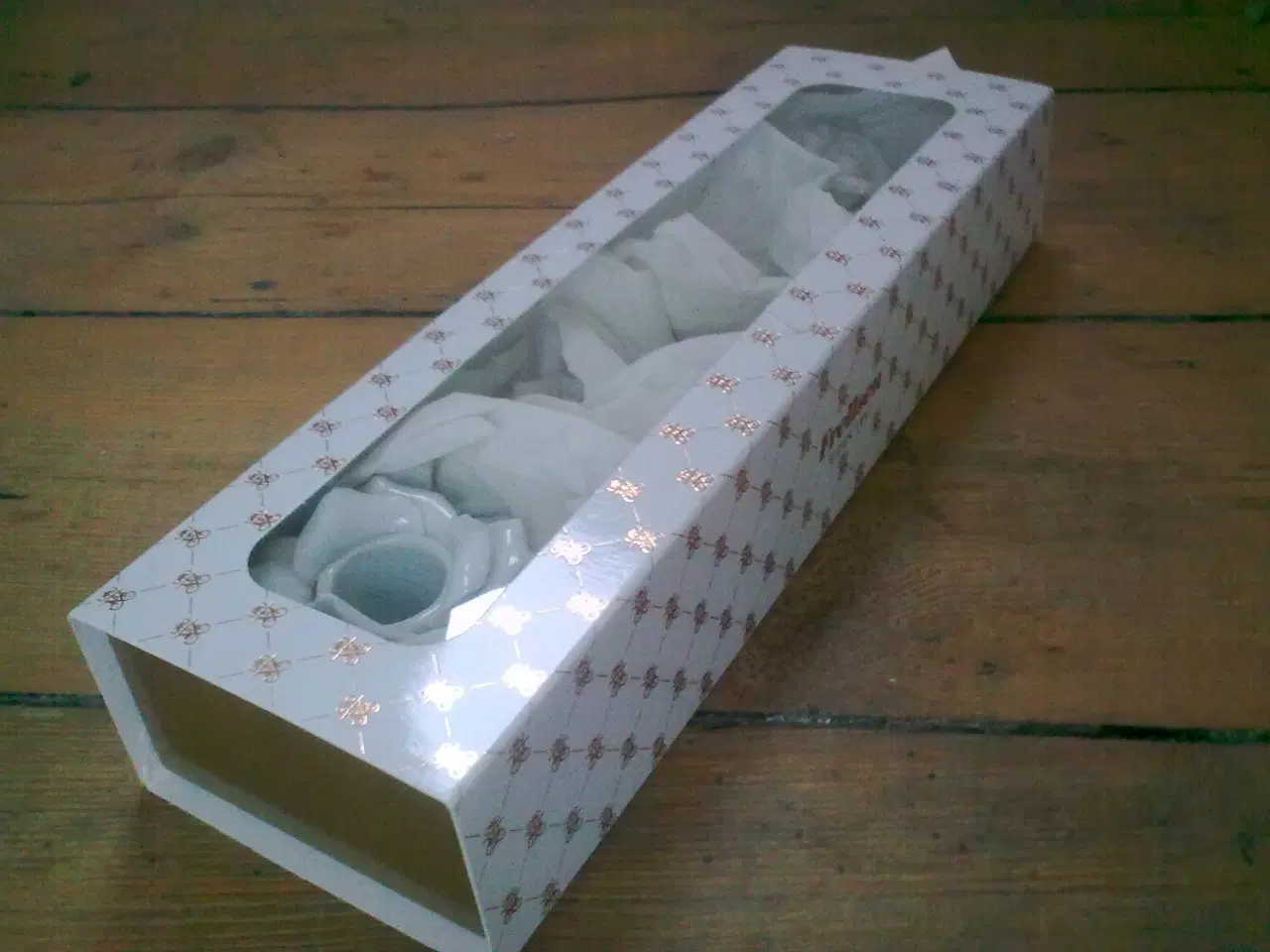 Billede 9 - Håndlavet porcelæn rose lysholder + 6 hvide roser