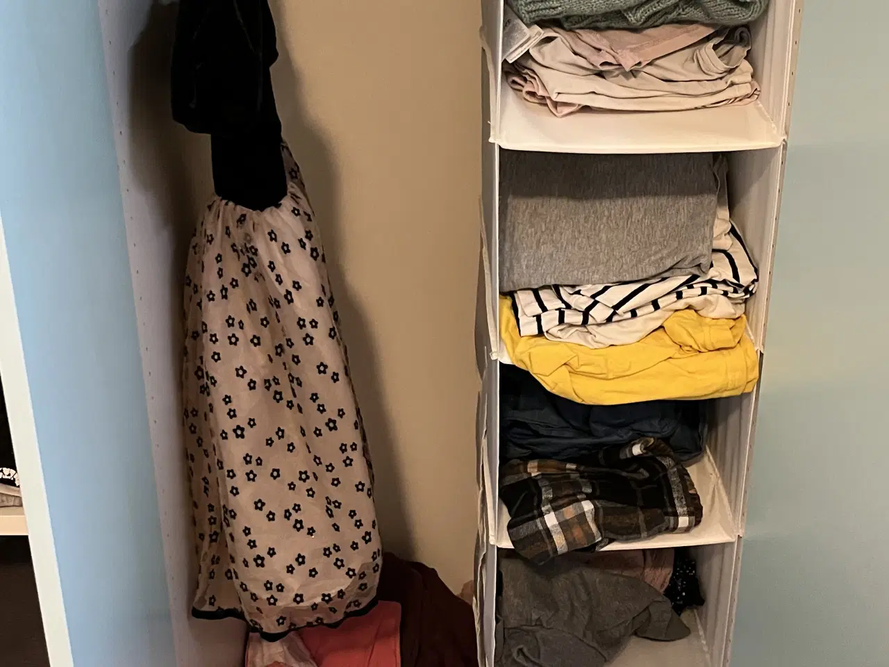 Billede 2 - Ikea børnklædeskab 