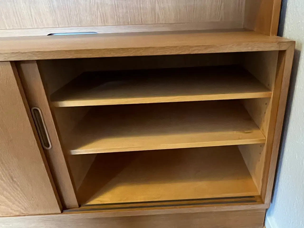 Billede 3 - Lækker Poul Hundevad reol i egetræ