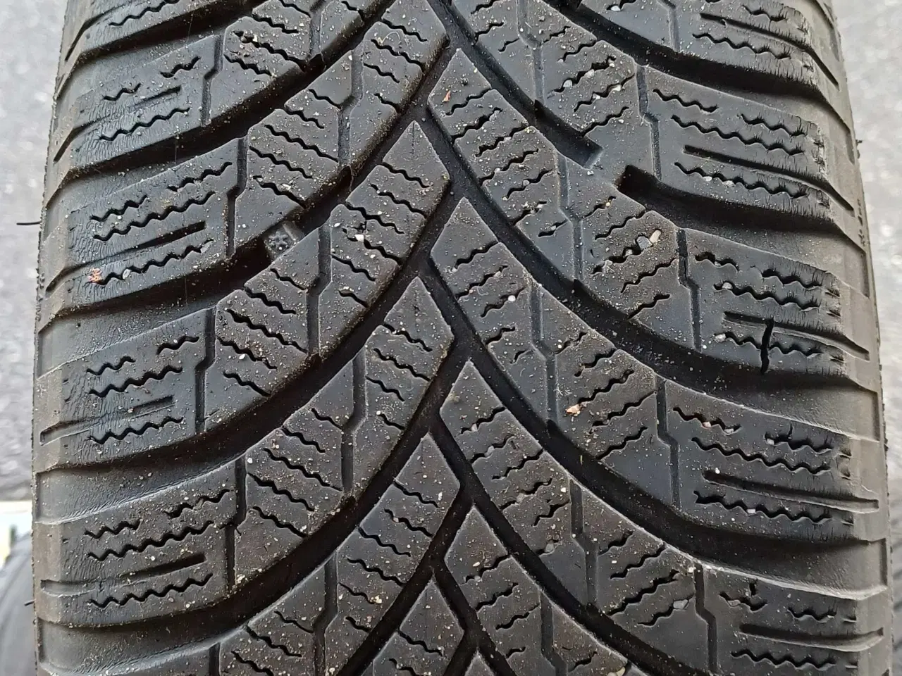 Billede 2 - Dæk på stålfalge til ford 