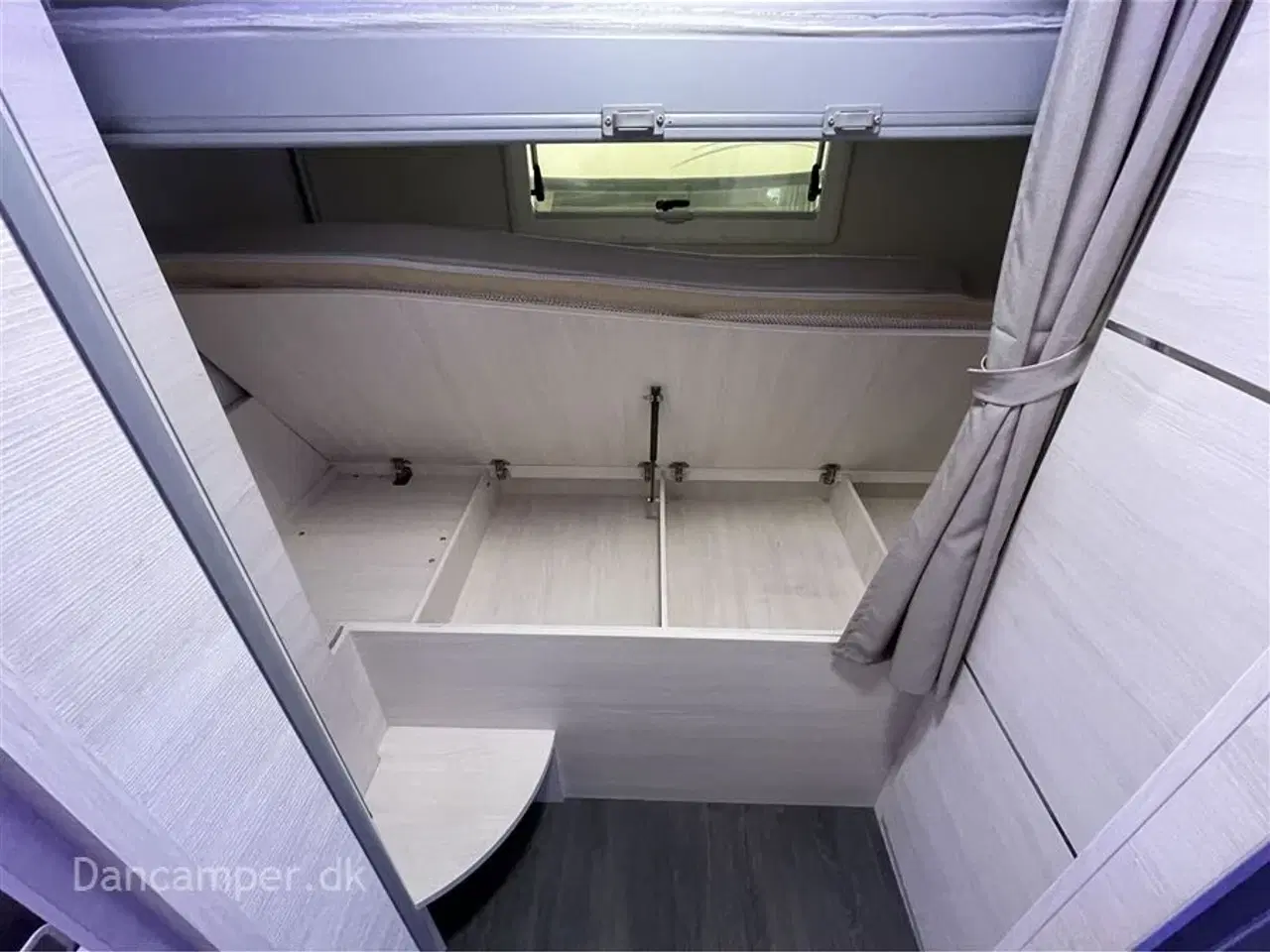 Billede 14 - 2021 - Chausson Titanium 720 Premium   Køjer samt stor dobbelt sænkeseng, 5-prs. 4 sovepladser m.mulighed for 5-6. Smart-lounge, indbygget gasfyldeflaske, markise, cykelholder, 170Hk - Aut.