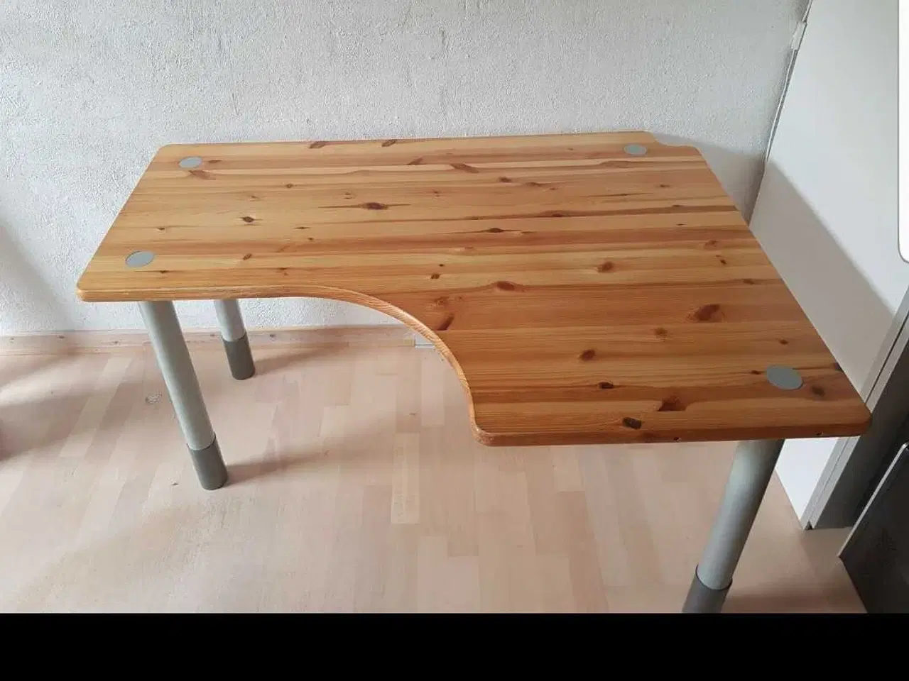 Billede 2 - Skrivebord i fyrtræ