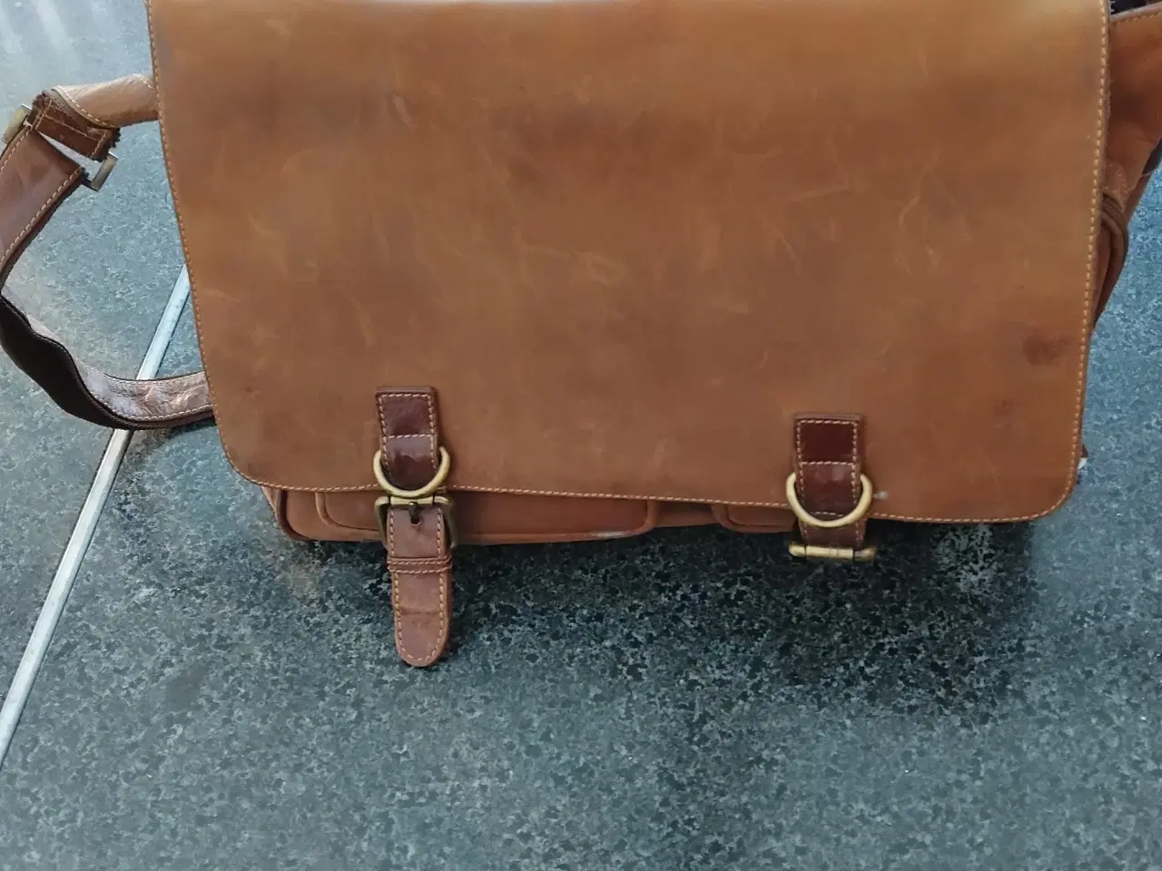 Billede 1 - Skuldertaske i læder